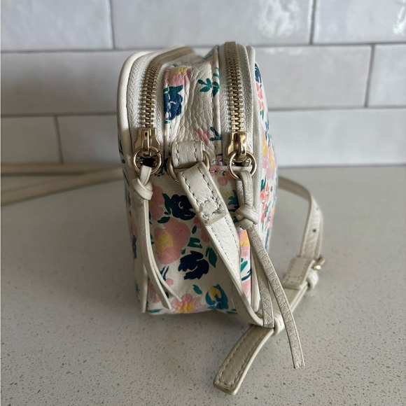 Mark and Graham Essential Camera Zip Crossbody Bag DITSY FLORAL FLOWER M… - Picture 5 of 10